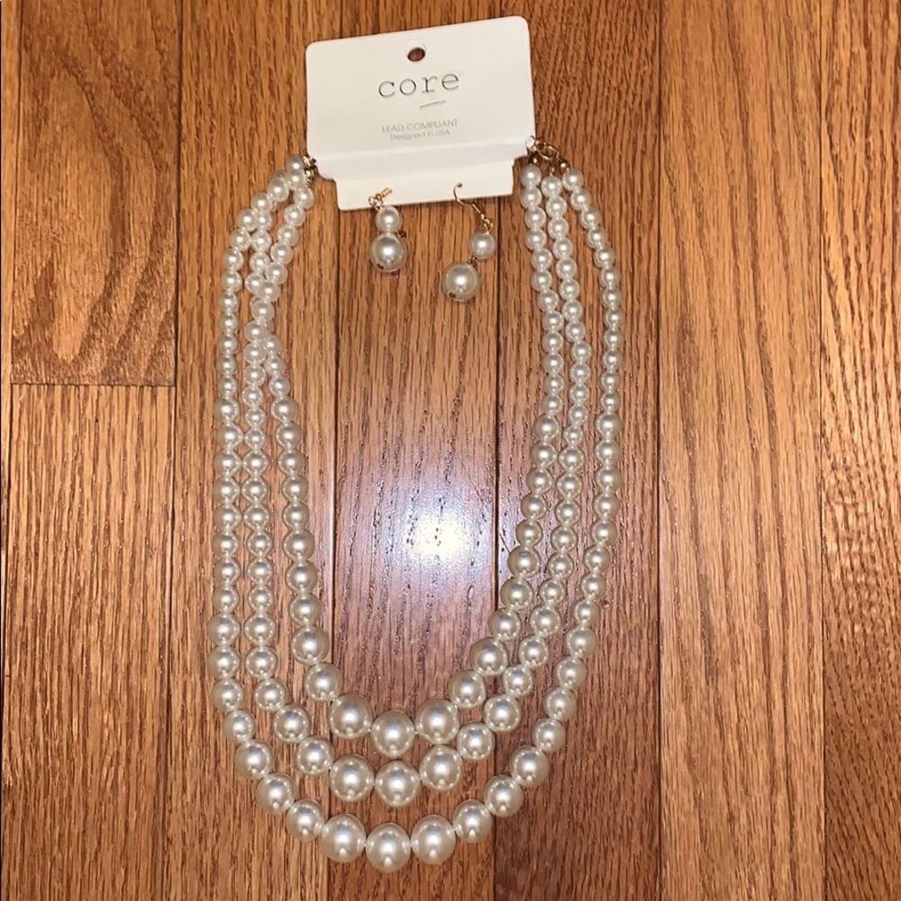 3 strand pearl necklace set - Picture 6 of 7